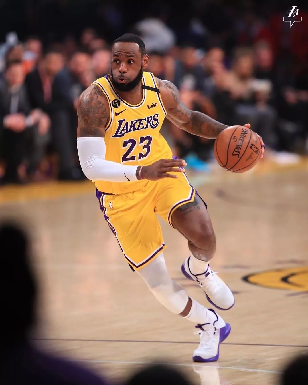 NBA杯八强对阵出炉，雷霆&魔术领衔东西部（NBA杯八强揭晓：雷霆与魔术领跑东西部）