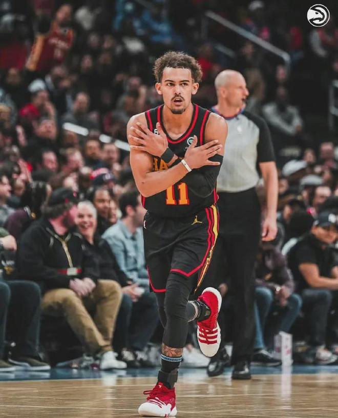 容子峰底角三分显神威，助球队扩大领先优势（容子峰底角命中关键三分，球队领先进一步拉开）