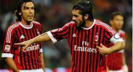 张琳芃第11次赢得中超冠军，超越郑智成国内联赛历史第一人！（张琳芃加冕中超第11冠，超越郑智成国内联赛历史第一人）