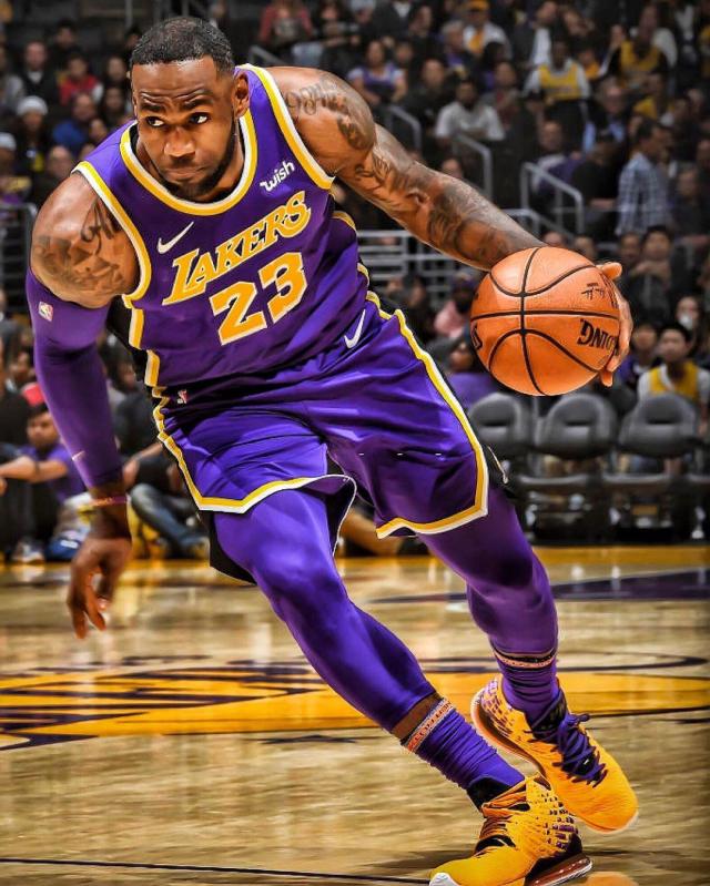 皇马盯上拜仁铁卫！2000万年薪要价令人惊喜，白衣军团再现零元购（皇马盯上拜仁铁卫：2000万年薪要价惊喜，白衣军团或再现自由转会神操作）