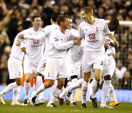 强强对话变菜鸡互啄？数据：热刺无缘＂三杀＂曼联（强强之战成互啄？数据：热刺恐无缘对曼联三连杀）