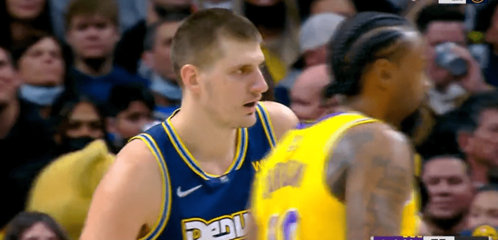 开拓者新秀评级仅为D：杨瀚森始终未能跻身轮换 乐福在场球队输更惨（开拓者新秀获D级评价：杨瀚森仍未跻身轮换，乐福上场时球队输得更惨）